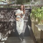 Priscilla Wong Instagram - 好多年沒有和家人一起旅行， 好多年沒有和四妹妹慶祝她的生日， 有很多個好多年， 總是把家人放在工作後， 然後有一天發現， 其實我們沒有很多個好多年。 好好珍惜， 和家人一起的時光。 #大家姐湊女中