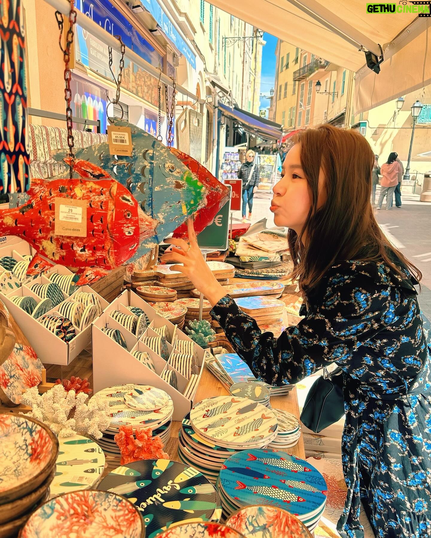 Priscilla Wong Instagram - 兩年前拍旅遊節目路過此地, 因為趕行程未有機會遊覽, 心裏一直念着一定要跟你來這裏, 相識十載, 我們來了:)