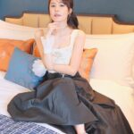 Priscilla Wong Instagram - 又一年，萬千星輝頒獎典禮。 開始懂得欣賞自己的心態， 平和，共享。 祝福每一個很努力的同事， 祝福每一位期待被肯定的同事， 也為我心中的男主角， 繼續打氣🌈 Styling: @cathcheung Hair: @terrence_chann Makeup: @mon_c.c Outfits: @shiatzychen Pearl cuffs: @helrous_official Accessories: @chanelofficial