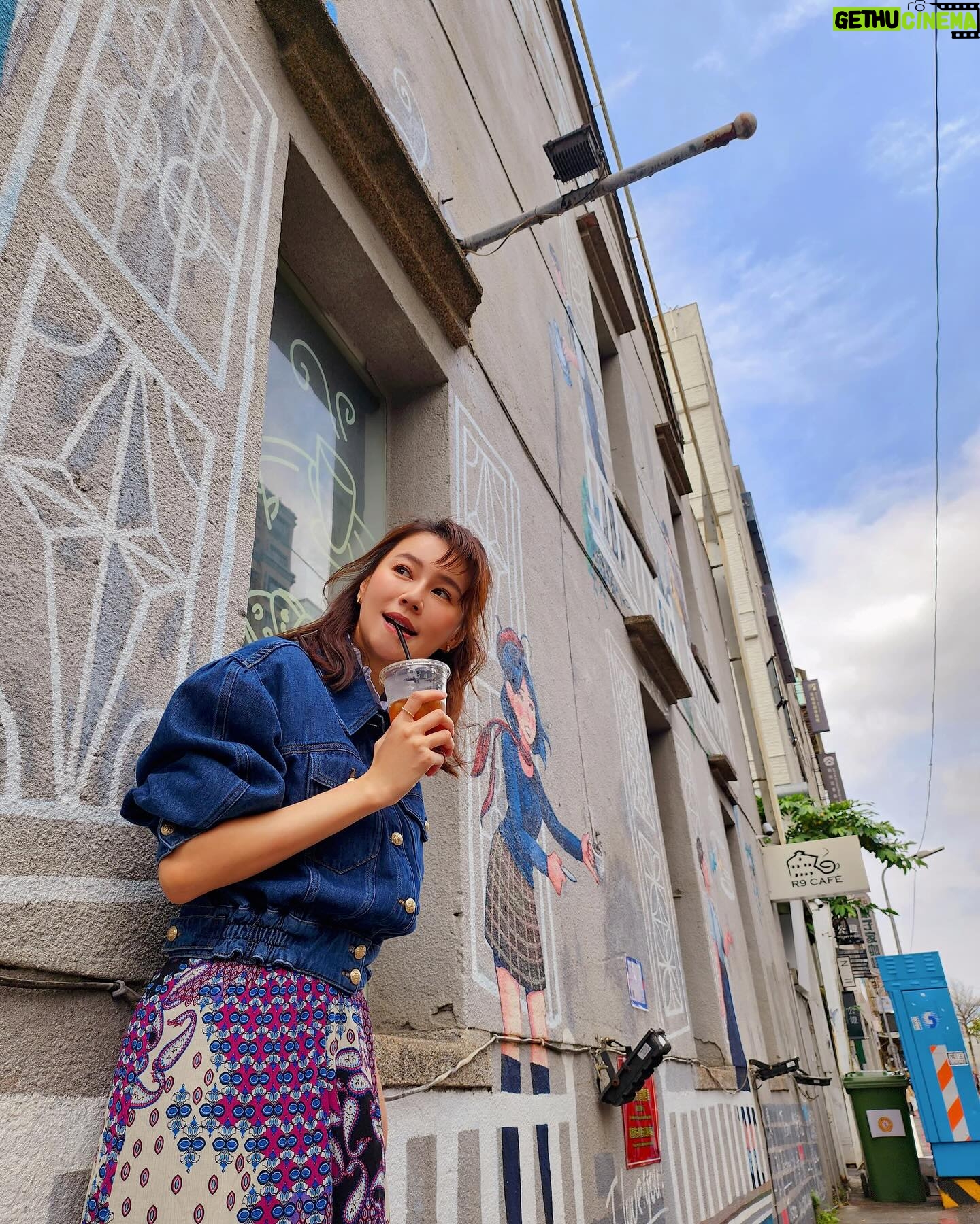Priscilla Wong Instagram - 三個愛旅遊的人,三種不同旅遊態度的人,走在一起,不得不說,很有趣。 感謝渣打 x 國泰航空包機帶我們去台北,從食到住到玩樂盡是奢華享受的行程,真正grand住去旅行。 先跟大家分享一點拍攝中的快樂,期待節目❤️ #渣打x國泰航空包機