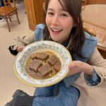 Priscilla Wong Instagram - 三個愛旅遊的人，三種不同旅遊態度的人，走在一起，不得不說，很有趣。 感謝渣打 x 國泰航空包機帶我們去台北，從食到住到玩樂盡是奢華享受的行程，真正grand住去旅行。 先跟大家分享一點拍攝中的快樂，期待節目❤️ #渣打x國泰航空包機