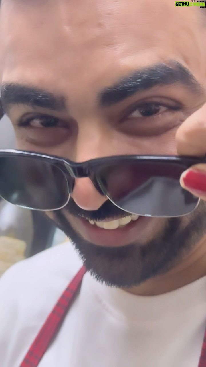 Priya Gamre Instagram - Chef Lucky Saini urf Joru ka julam 😂 #priyagamre #luckysaini #reels #reelitfeelit #reelsinstagram #reelkarofeelkaro #reel #jorukaghulam #couple #couplesgoals