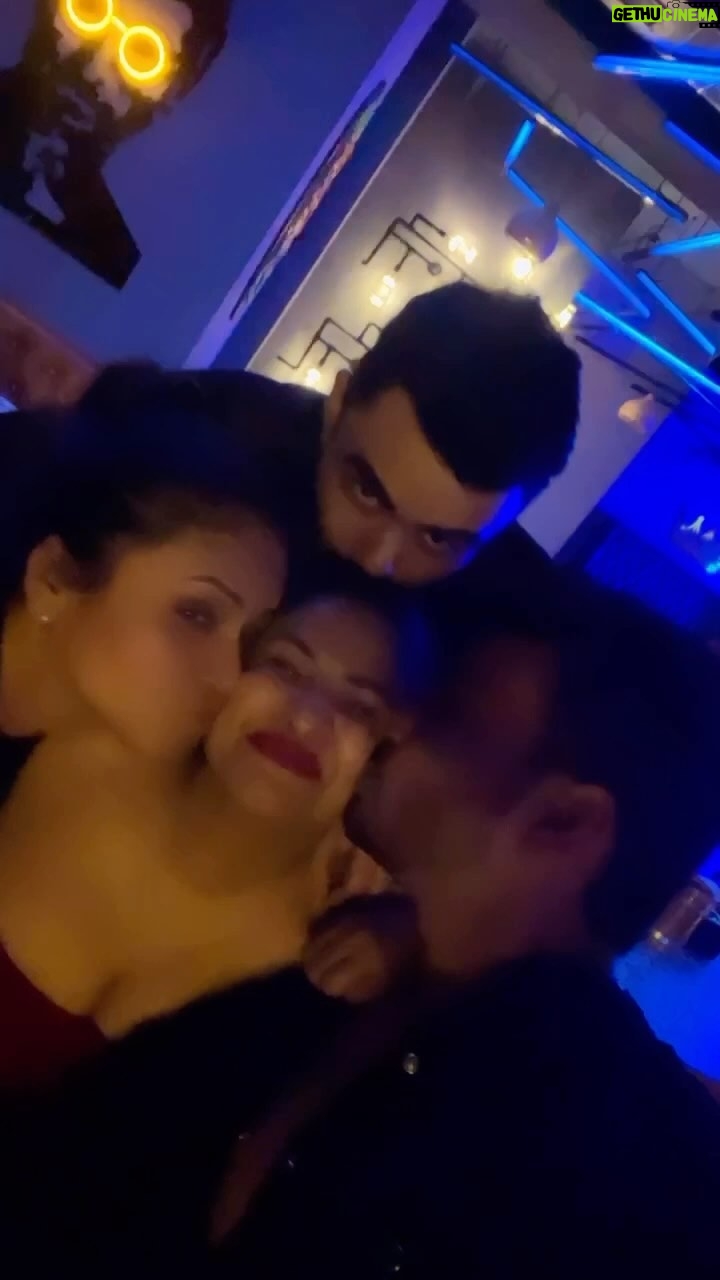 Priya Gamre Instagram - Happy Birthday Muskan.❤️🫶🏻 . . @gamreepriya @priyagamreefame @musku_agarwal @officialgauravsingh_0522 @luckkysaini95 . #priyagamre #luckysaini . . , . . . . . . #happybirthday #birthday #birthdaygirl #birthdayfun #celebrity #celebration #mumbai #maharashtra #pub #club #dance