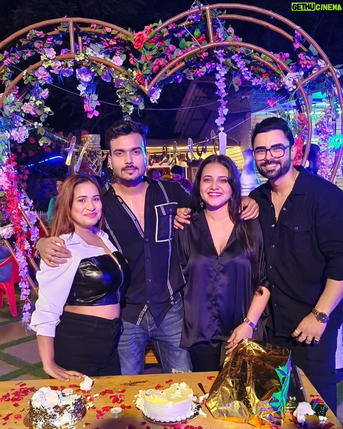 Priya Gamre Instagram - Yaariyan.🫶🏻❤️ . . . . #priyagamre #luckysaini #dance #birthday #party #birthdaycake #birthphotography #celebration #mumbai