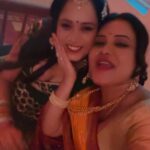 Priya Gamre Instagram - On set Fun… Haveli shooting 🎥🎬 #priyagamre #luckysaini #reels #reelsinstagram #shooting #onset #onsetlife #onsetfun #workmode #actors #actorslife