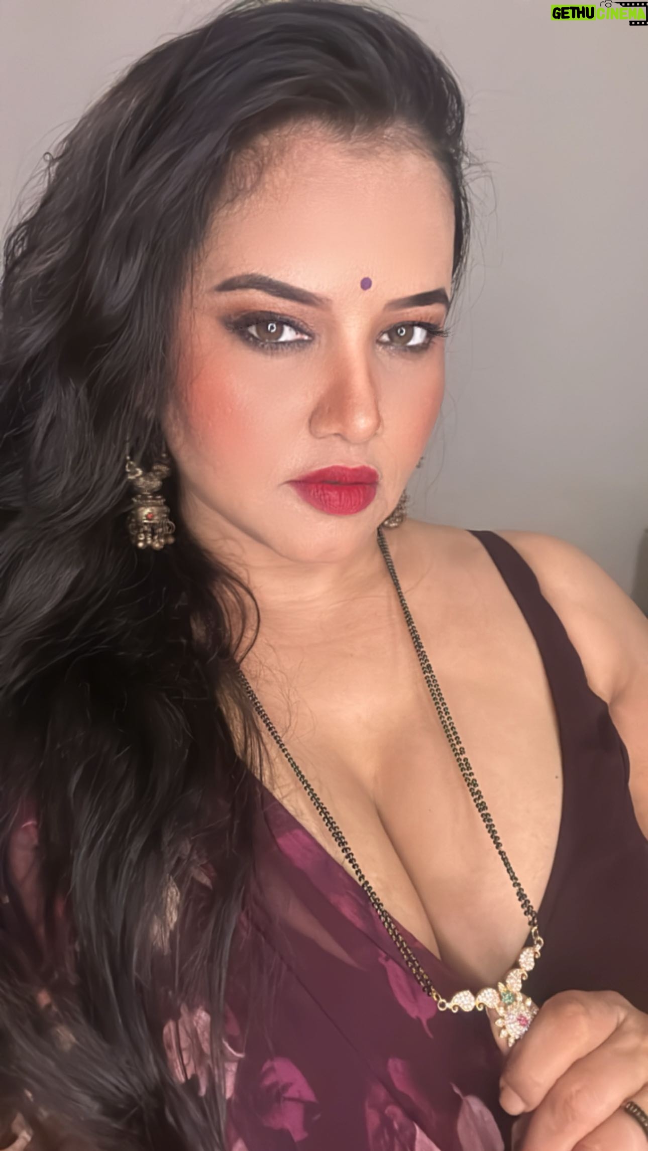 Priya Gamre Instagram - Sahi kaha na maine 😅😜 #priyagamre #reels #reelsinstagram #reelitfeelit #saree