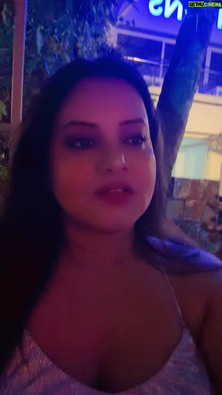 Priya Gamre Instagram - Bhavanaooo ko Samjho 😅😍 #priyagamre #oldsongs #singing