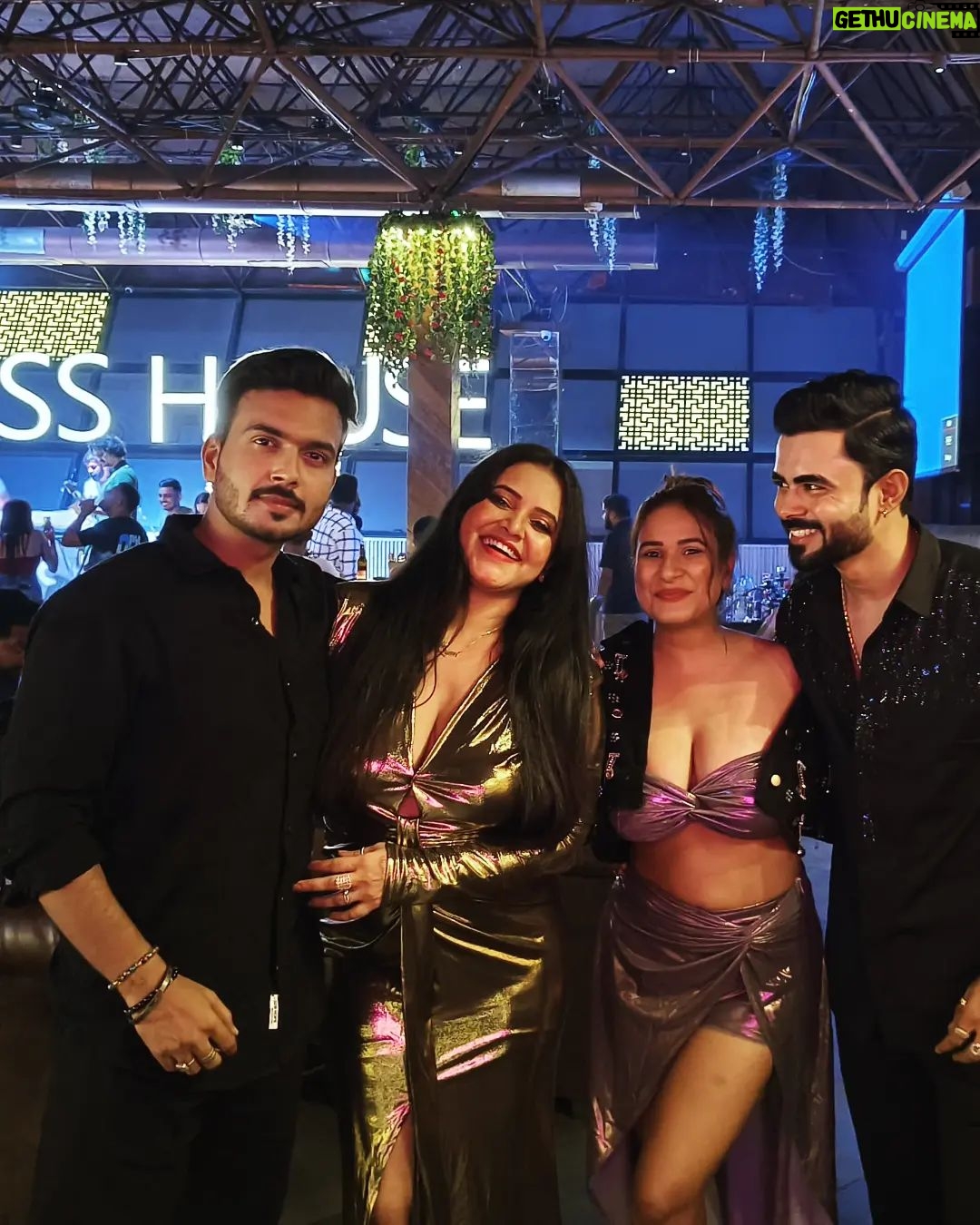 Priya Gamre Instagram - Happy Birthday mere bhai ♥️💐🎂🥰😘😘@luckysaini95
