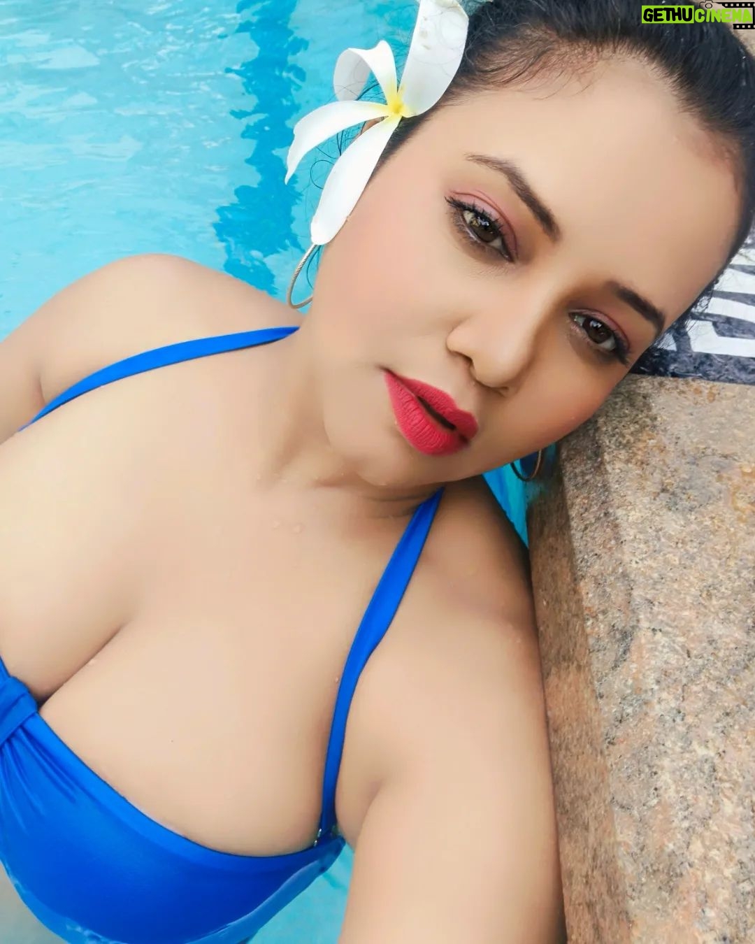 Priya Gamre Instagram - Happy Sunday❤️🔥 Link in bio 🔗 #priyagamre #bikini #curvy
