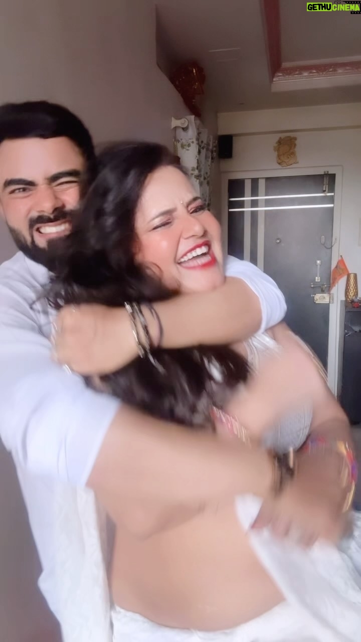Priya Gamre Instagram - Surprise.π
. . @luckysaini95 @priyagamreefame @luckkysaini95 . #priyagamre #luckysaini . . . . . . . . . . . . . #reelsinstagram #reels #reel #reelkarofeelkaro #reelitfeelit #viralvideos #viralreels #trendingreels #comedy #comedyreels #artist #actor #love
