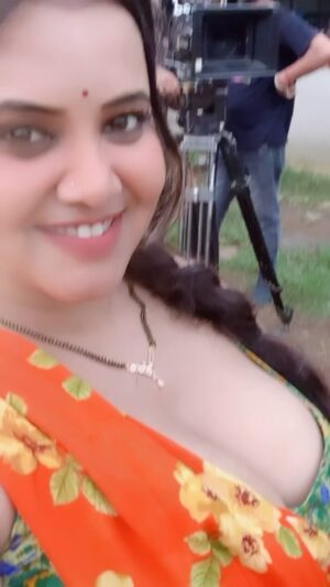 Priya Gamre Instagram - Behind the scenes 🎥 
#onset #onsetlife #shooting #actors #actorslife #priyagamre
