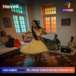 Priya Gamre Instagram - Aapko Haveli me kya dekhna hai comment box me bataiye 👇 Aao kabhi Haveli pe, Atrangii cheeze dikhate hai. @la_gravitea @niveditabasu @priyagamreefame #atrangii #haveli #aaohavelipe #famousdialogue #viral #static #atrangiiapp #funny