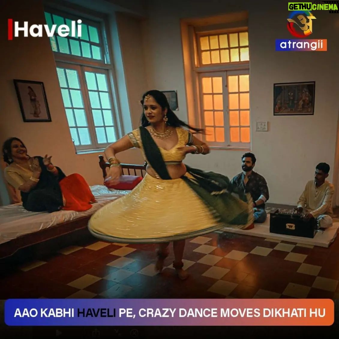 Priya Gamre Instagram - Aapko Haveli me kya dekhna hai comment box me bataiye 👇 Aao kabhi Haveli pe, Atrangii cheeze dikhate hai. @la_gravitea @niveditabasu @priyagamreefame #atrangii #haveli #aaohavelipe #famousdialogue #viral #static #atrangiiapp #funny