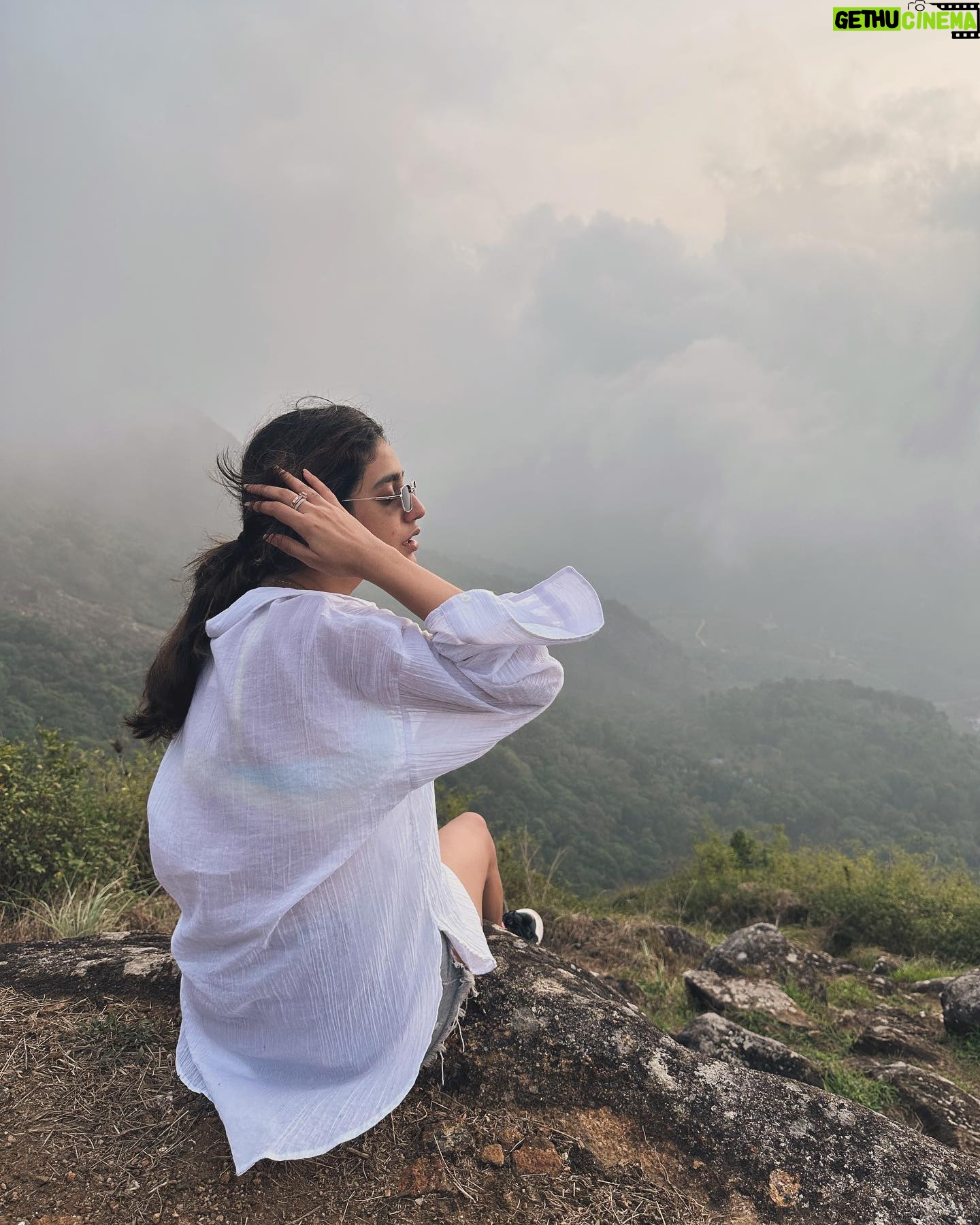 Priya Varrier Instagram - ⛅️⛰️