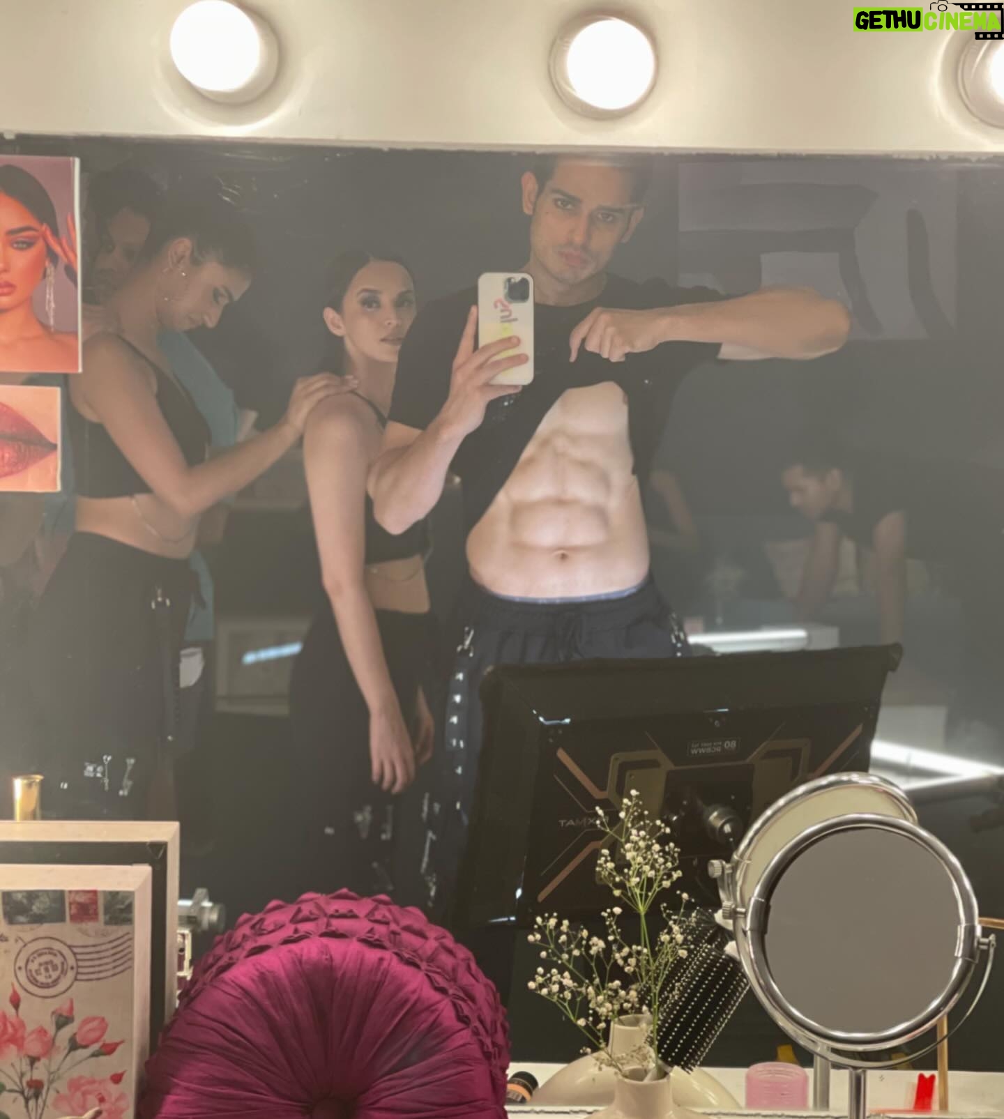 Priyank Sharma Instagram - Flexing the overrated 🦁📽️