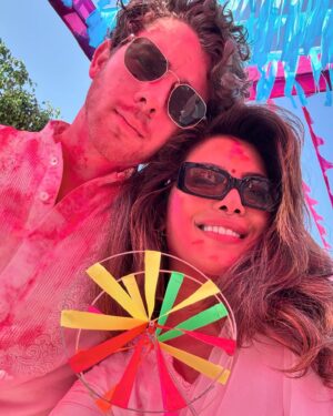 Priyanka Chopra Instagram - Holi was lit. Thank you @tam2cul @sudeepdutt for creating such a warm atmosphere for our family! So much fun. 🤩