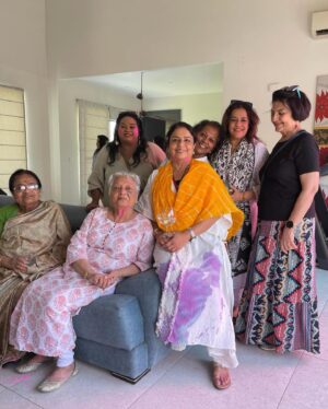 Priyanka Chopra Instagram - Holi was lit. Thank you @tam2cul @sudeepdutt for creating such a warm atmosphere for our family! So much fun. 🤩