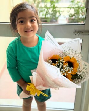 Priyanka Karki Instagram - Beautiful flowers for my beautiful people ♥️☺️
My little HAPPY family 🥰🧿🦋