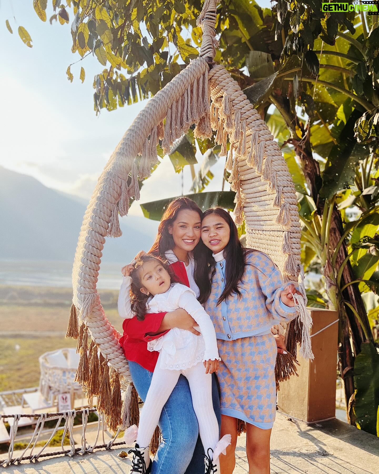 Priyanka Karki Instagram - Oh what a beautiful start to 2024 with my beautiful baby girls ♥️☺️ Warm sun, happy giggles, love and warmth 🦋 Its time for the next chapter and oh I can’t wait! Its going to be a great year ✨ Happy new year ♥️ #2024