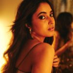 Priyanka Mohan Instagram – 24k magic in the air 🎷🎶 

Styling : @openhousestudio.in
Outfit : @kanganatrehanofficial
Jewellery : @amrapalijewels
Style Team : @prarthanasrinivasaraja
@mithra_kandhaswaami
@the__illusion
Hair : @marcepedrozo
Make up : @rivieralynn
Photo :  @thehouseofpixels