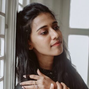 Priyanka N. K. Instagram - We are a family of 1 Million💫

I’m genuinely grateful for all your support and love all these years.

We will jointly motivate and get motivated. 

I promise to make good music for myself and for all of you!

Let’s stay connected through music!

Good day❤️

📸 @arunprasath_photography 

#priyankank #instagram
