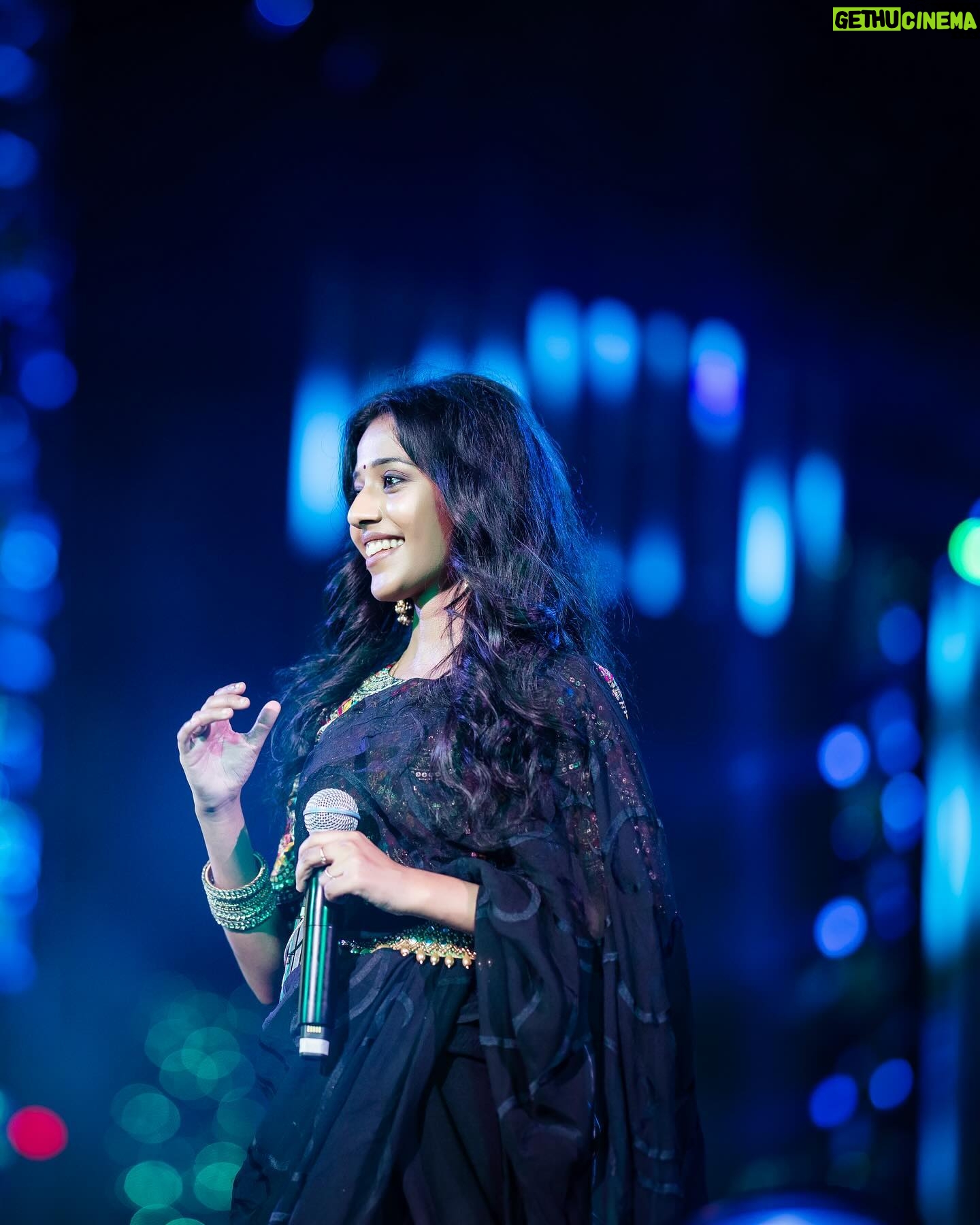 Priyanka N. K. Instagram - What an experience it was❤️ Thank you @musicsanthosh sir for another amazing show and for making me a part of this mammoth of a concert ✨ Thank you chennai❤️ Thanks to all the musicians and singers @rohithfernandes @adityaravindran95 @bhuvanesh_keys @karthikvamsivr @vjganesan @napier_naveen @joshuasatya @embarkannan @_megnus_ @dhee___ @worldofsiddharth @dsathyaprakash @haricharanmusic @anand.aravindakshan.official @meenakshielayaraja @vijaynarain @anthony.daasan @ganamuthumedia @hridaygattani @navz_47 @shan.vincent.de.paul #kidakuzhimariyammal @singerananthu @pranavbalu Special thanks to @meenakshi_santhoshnarayanan mam @making_moments.in @deepakgattani @mediamasons @ravoofa.h.k @prathimacuppala @parthiv_mani @chellasundar @vaishika_arumugam Amazing pics by @arunprasath_photography Costume : @styl_chennai Thanks to @preciba_jenifer @mithusha_13 Styled by @harshaahashtag Makeup : @geetha_mua_chennai Hairdo: padmanaban