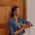 Priyanka N. K. Instagram – A song that’s on 🔂 ✨
Enjoy the super addictive, completely lingering song “ThaenSudare” composed by @rseanroldan and sung by @shakthisreegopalan from #Lover !! 

Now streaming across all music platforms 🎧🎼

Releasing in Theatres on February 9th.

Directed by @prabhuramvyas 
A @rseanroldan musical !! 

@manikabali87 @srigouripriya @kanna__ravi @yuvraj_ganesan @mageshraj  @millionoffl @mrpentertainments @shreyaas_krishna @barathvikramanks @navaa_rajkumar @harish_durairaj @vijaymp29 @hachu.k @rinibot @nikhila_sankar_ @mohanrajan_lyrici @arunachaleswaran.pa @thinkmusicofficial