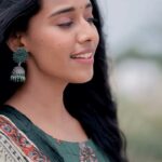 Priyanka N. K. Instagram – Love is the light to your darkness!
a beautiful melody by @musicsanthosh sir and beautifully rendered by @rseanroldan sir and favourite @kalyaninair86 akka❤️
.
.
Keys- @delip_horner 
Video- @sanjaysooriya 
.
.
@joshapp.tamil 
#reels #reelsinstagram #reelitfeelit #priyankank #love #music #2022 #lovesongs #reelkrofeelkro