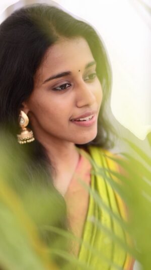 Priyanka N. K. Instagram - A song that still rules..
Mannipaaya!
.
.
Keys- @allanpreetham 
Video - @sanjaysooriya 
.
Original song composed by @arrahman sir and sung by @shreyaghoshal ji!
.
.
@joshapp.tamil 
#reels #reelitfeelit #reel #reelsindia #instagood #music #love #tamilsongs #2021 #reelsinstagram