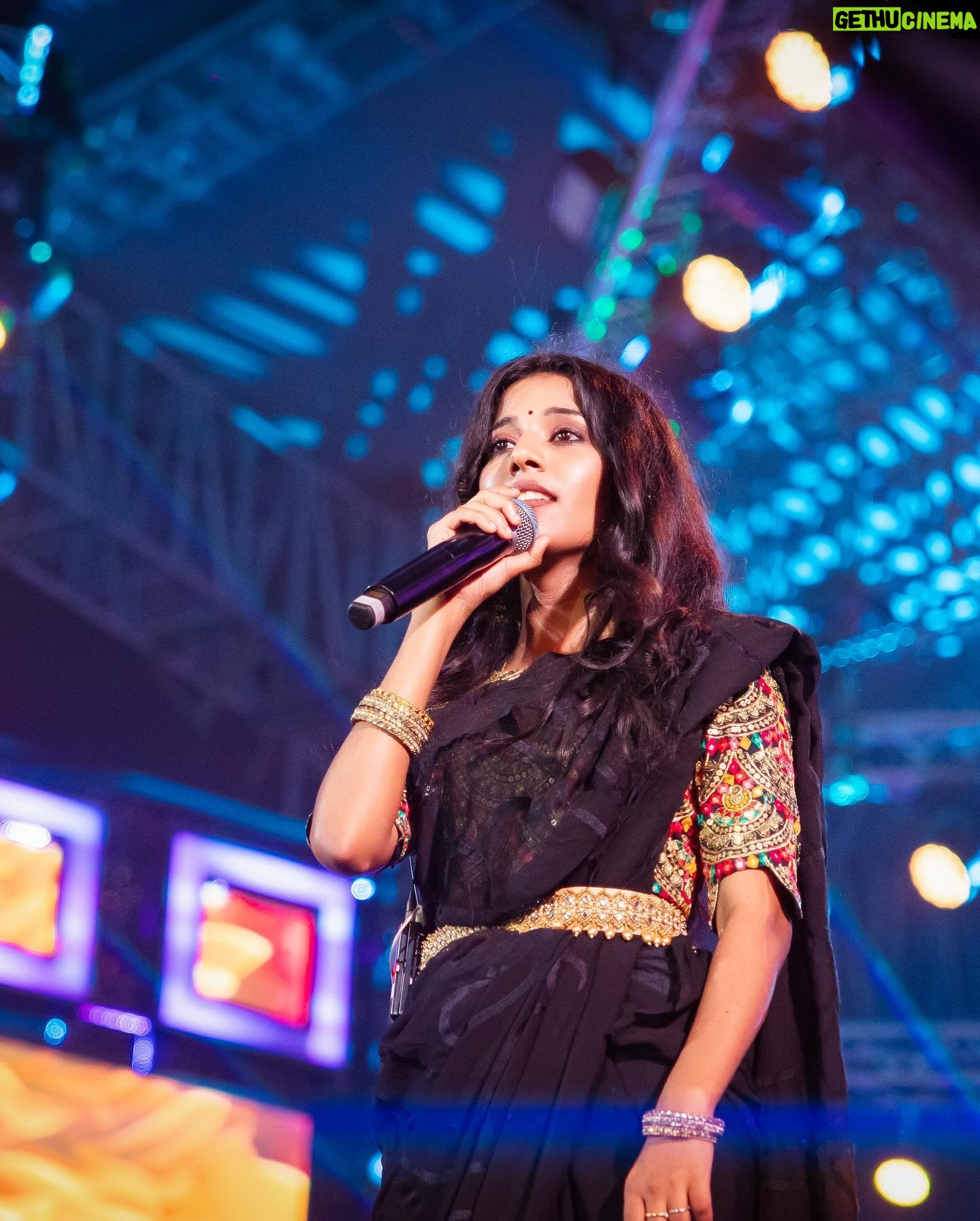 Priyanka N. K. Instagram - What an experience it was❤️ Thank you @musicsanthosh sir for another amazing show and for making me a part of this mammoth of a concert ✨ Thank you chennai❤️ Thanks to all the musicians and singers @rohithfernandes @adityaravindran95 @bhuvanesh_keys @karthikvamsivr @vjganesan @napier_naveen @joshuasatya @embarkannan @_megnus_ @dhee___ @worldofsiddharth @dsathyaprakash @haricharanmusic @anand.aravindakshan.official @meenakshielayaraja @vijaynarain @anthony.daasan @ganamuthumedia @hridaygattani @navz_47 @shan.vincent.de.paul #kidakuzhimariyammal @singerananthu @pranavbalu Special thanks to @meenakshi_santhoshnarayanan mam @making_moments.in @deepakgattani @mediamasons @ravoofa.h.k @prathimacuppala @parthiv_mani @chellasundar @vaishika_arumugam Amazing pics by @arunprasath_photography Costume : @styl_chennai Thanks to @preciba_jenifer @mithusha_13 Styled by @harshaahashtag Makeup : @geetha_mua_chennai Hairdo: padmanaban