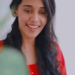 Priyanka N. K. Instagram - What a beautiful melody by @nivas.k.prasanna anna! Originally rendered so beautifully by @abhayjodhpurkar and @saindhavi_prakash akka. . . Keys- @delip_horner Video- @sanjaysooriya . . @joshapp.tamil #priyankank #reels #lovequotes #reelsinstagram #reelitfeelit #reelkarofeelkaro #tamizhsong