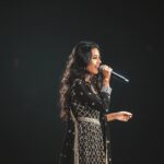 Priyanka N. K. Instagram - Throwback to this day! @musicsanthosh sir’s live in concert- ‘soundsofthesouth’ Beautifully captured by @alagaanstudios 🤗