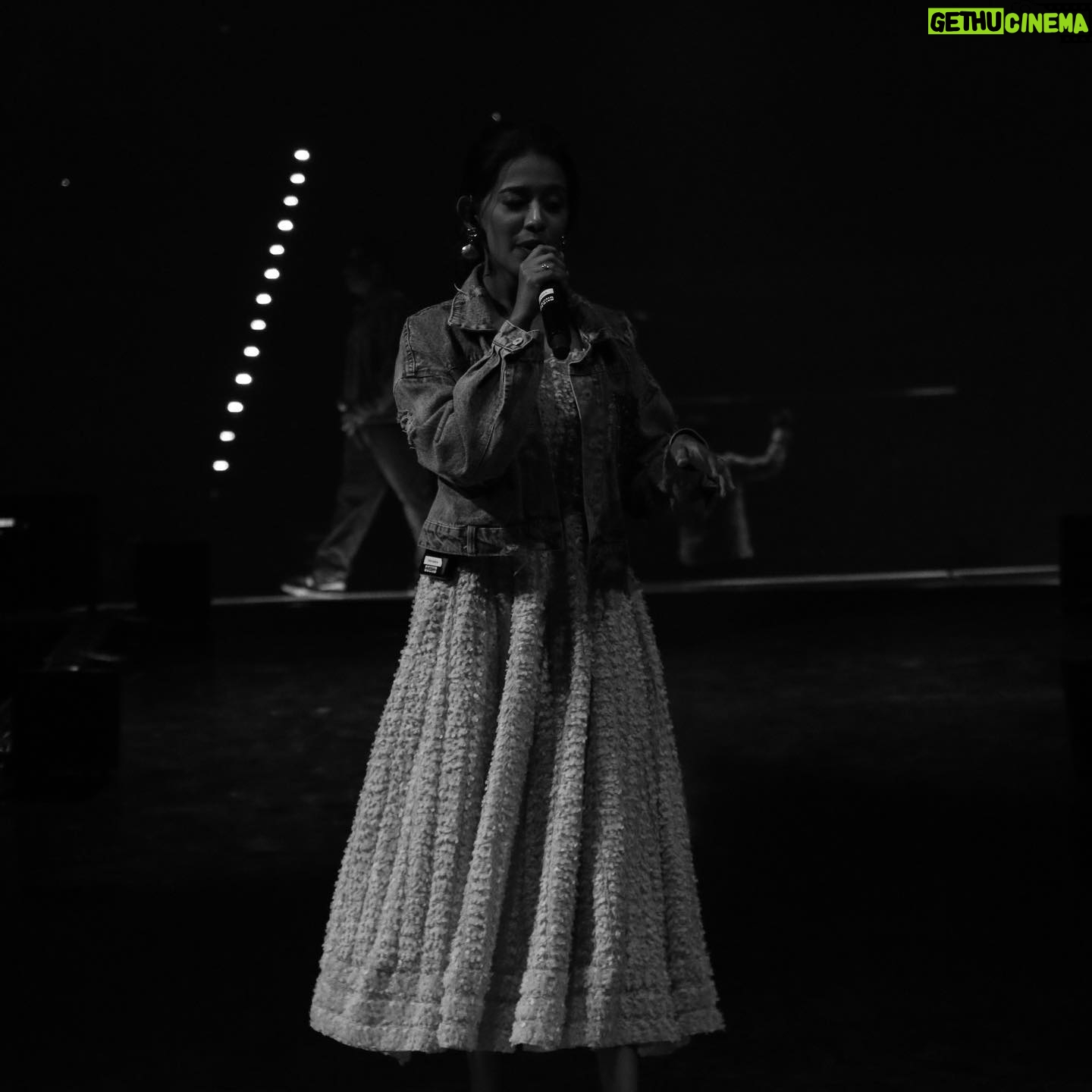 Priyanka N. K. Instagram - Whateyy show it was❤️ High on U1 live in the amazing Malaysia! Memories to be cherished😊 Thank you @itsyuvan sir! @dontrunawayasia.my @ramesharumugan19 @zafroonnizar @u1recordsoffl @mediamasonsevents @ravoofa.h.k @prathimacuppala