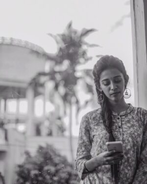 Priyanka N. K. Instagram - Everything is just a point of view..
.
. 
.
Beautiful shot by @arunprasath_photography 

#instagood #instamood #instagram #2021 #musician