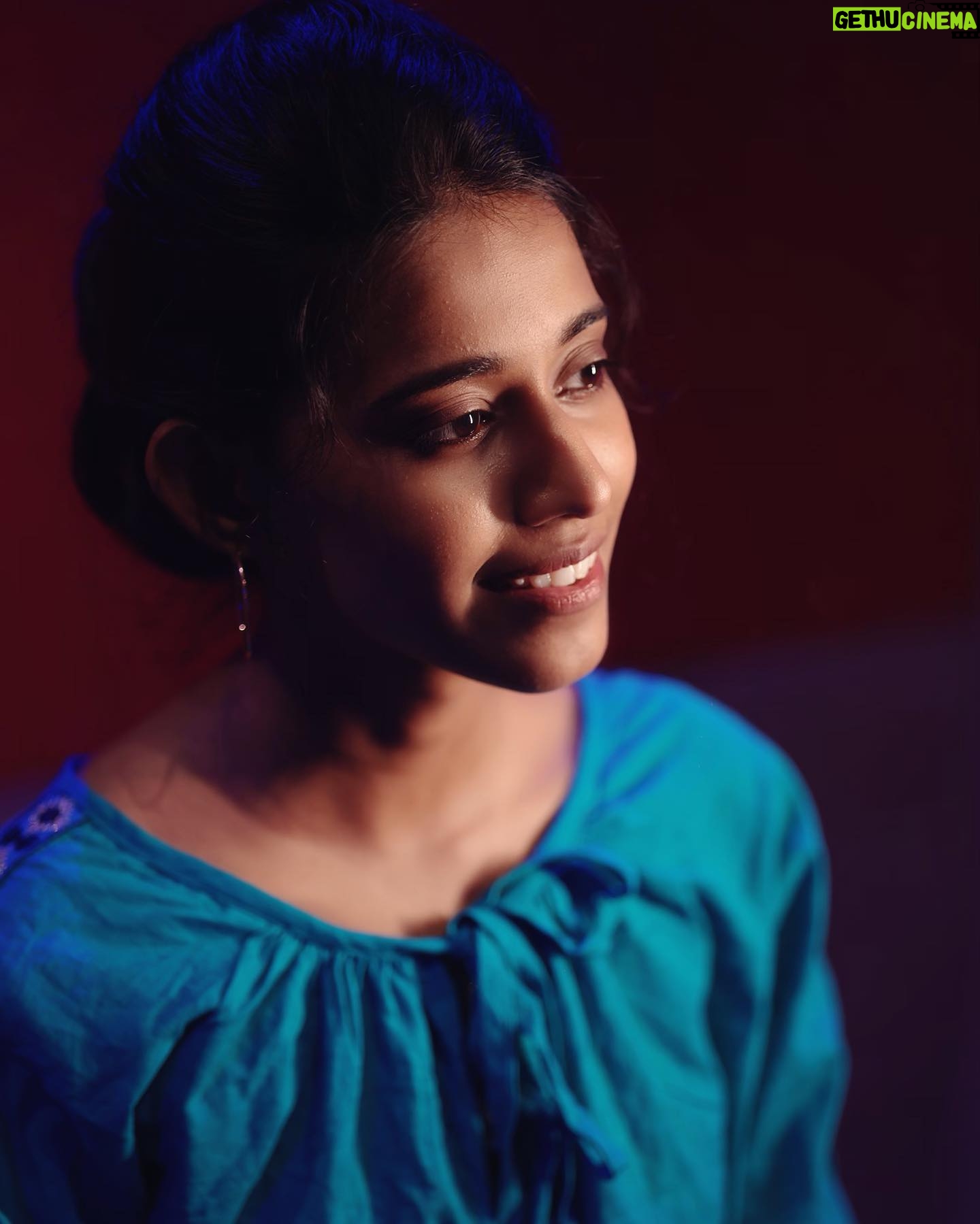 Priyanka N. K. Instagram - Keep going, kid! . . . Captured by @sanjaysooriya . . #instagram #instagood #insta #music #musician #singer #2021