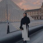 Puff Kuo Instagram - 🤍🩶🩵 Beautiful night in Paris. . . . #LVFW24 #louisvuitton @louisvuitton @nicolasghesquiere #nicolasghesquiere