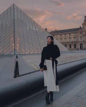 Puff Kuo Instagram - 🤍🩶🩵

Beautiful night in Paris. 

.
.
.

#LVFW24 
#louisvuitton 
@louisvuitton 
@nicolasghesquiere 
#nicolasghesquiere