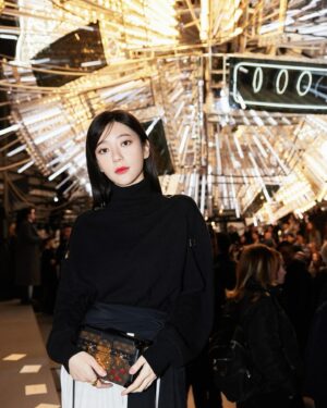 Puff Kuo Instagram - 🤍🩶🩵

Beautiful night in Paris. 

.
.
.

#LVFW24 
#louisvuitton 
@louisvuitton 
@nicolasghesquiere 
#nicolasghesquiere
