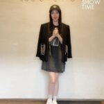 Puff Kuo Instagram - #ELLE時裝週直擊 跟明星逛巴黎✨ 大明星看秀穿的衣服都如何決定？ 秀前我們陪 #郭雪芙 一起到 @louisvuitton 巴黎總部定裝一探究竟， 台灣第一人，被LV巴黎團隊點名要到總部試裝的女星！滑動看影片花絮還有什麼好玩的吧 👉🏻追蹤 @elletaiwan 看更多時裝週現場 #ELLETAIWAN #ELLE時尚圈 #pfw #louisvuitton