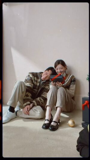 Puff Kuo Instagram - Merry Christmas🎄🎅🏽

祝大家聖誕快樂🫶🏻♥️🎁 

🧸🛍️🎀☺️