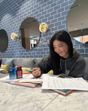 Puff Kuo Instagram - 複習到一半，是誰悄悄的來？

📖📚📝✏️🔍

好氣色就靠你了💗

.
.
.

@chocolabb_tw 
#chocolaBB