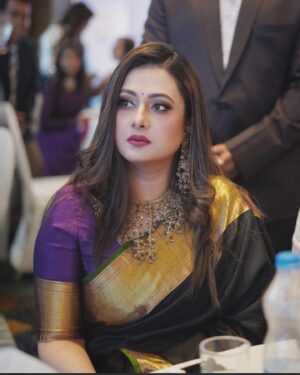 Purnima Instagram - “ When you judge a woman by her appearance,it doesn’t define her,it defines you “
.
.
.
.
#drstevemaraboli