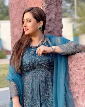 Purnima Instagram - A grateful heart is a magnet for miracles 💙
.
.
.
.
.
.
#happyfriday #therealpurnima #purnima #lifeisbeautiful 💙