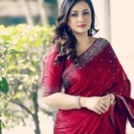 Purnima Instagram – “Whatever you are, be a good one” ••• 

#purnima #bethebestyou #lifeisbeautiful
Attire – @kiara_by_preeti_modi