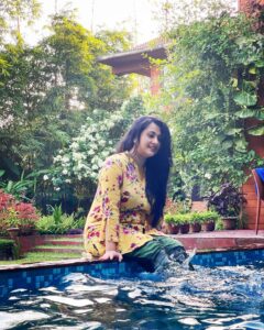 Purnima Instagram - 👩🏻‍❤️‍👩🏻 #swipeleft⬅️⬅️⬅️