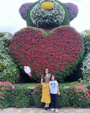 Purnima Instagram - #momanddaughter #momdaughterbonding #miraclegardendubai #dubai #ashiaumaiza #therealpurnima #purnima 🎈❤️
