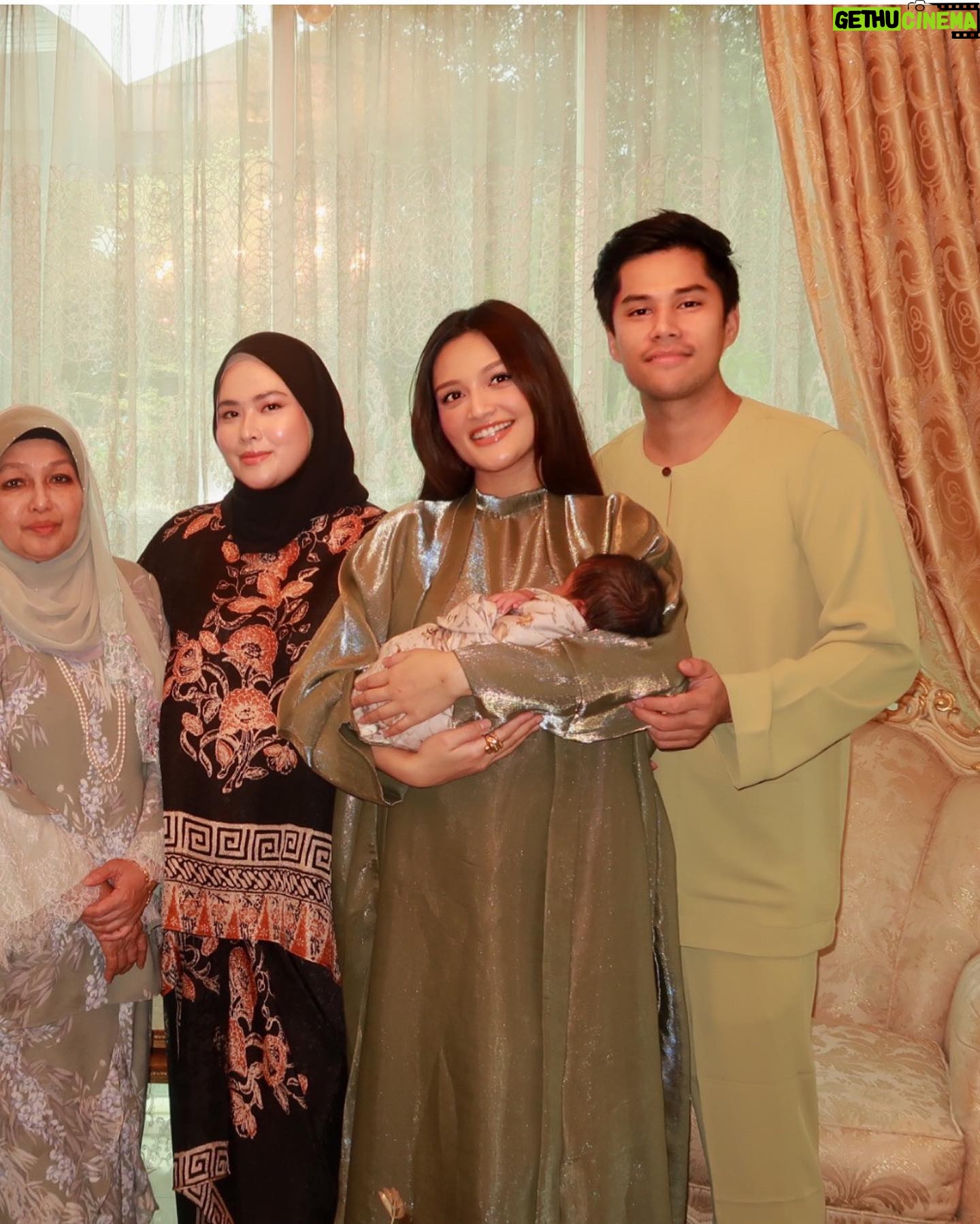 Puteri Aishah - 80.9K Likes - Cannot go out so ambik gambar dlm rumah je lah. Selamat Hari Raya Aidilfitri guys 🌙✨