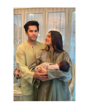 Puteri Aishah Instagram - Cannot go out so ambik gambar dlm rumah je lah. Selamat Hari Raya Aidilfitri guys 🌙✨