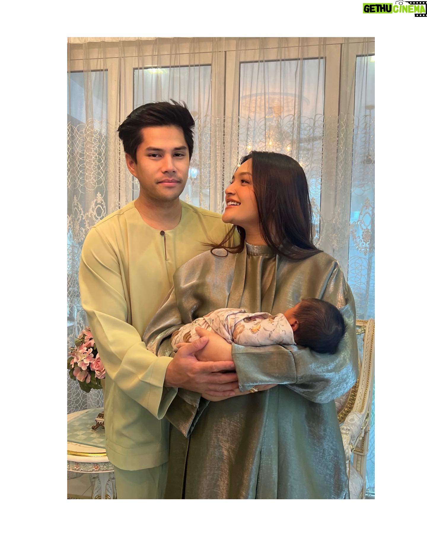 Puteri Aishah - 80.9K Likes - Cannot go out so ambik gambar dlm rumah je lah. Selamat Hari Raya Aidilfitri guys 🌙✨
