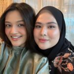 Puteri Aishah Instagram - Cannot go out so ambik gambar dlm rumah je lah. Selamat Hari Raya Aidilfitri guys 🌙✨